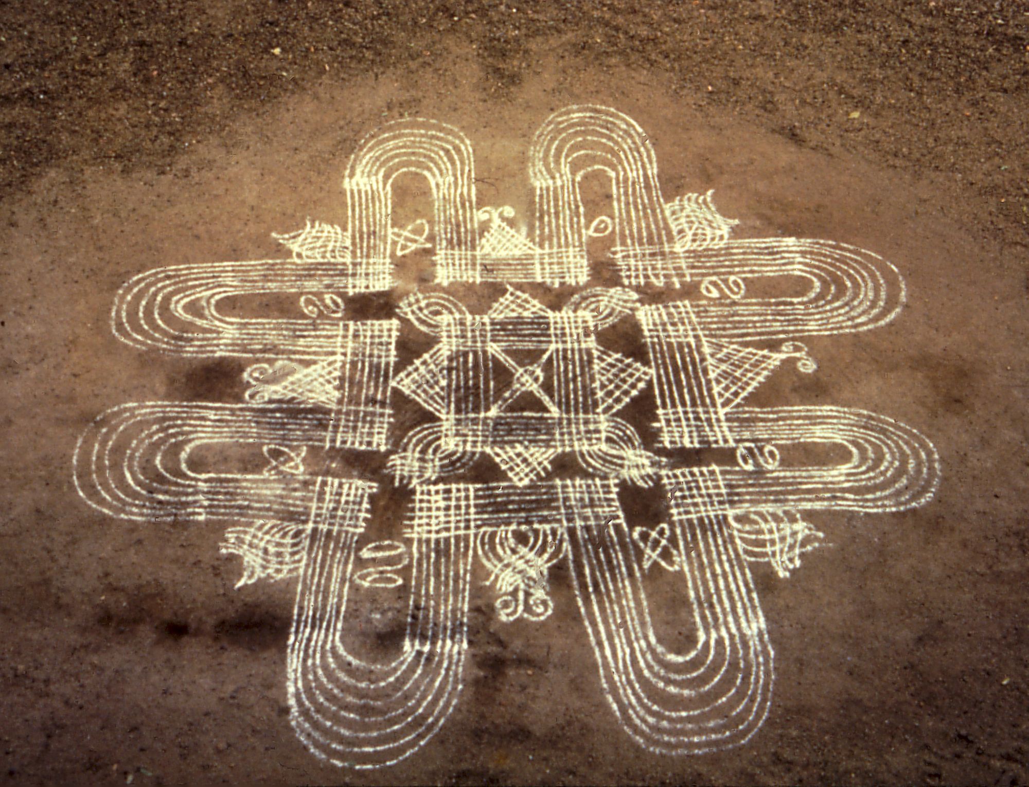 Padi kolam or kolam with lines