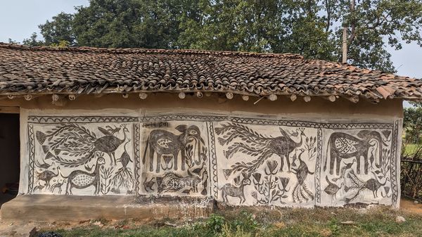 Jharkhand, Hazaribagh "Painting the walls for Sohrai" — part 3